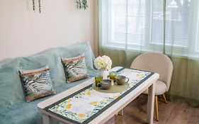 Boho Floral Apartment Near To Old Town